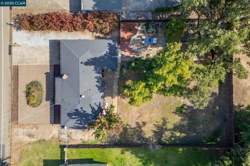 3301 Sacramento Dr, Redding, CA, 96001-5018 | Card Image