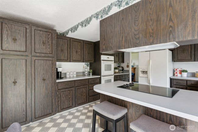 Large Kitchen with Tons of Cabinet Space | Image 12