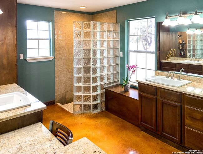 208 Scenic Mountain Dr, House other with 2 bedrooms, 3 bathrooms and null parking in Lakehills TX | Image 24