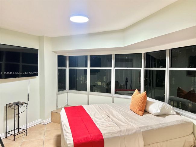 APT-5A - 1881 Washington Ave, Condo with 2 bedrooms, 2 bathrooms and null parking in Miami Beach FL | Image 11