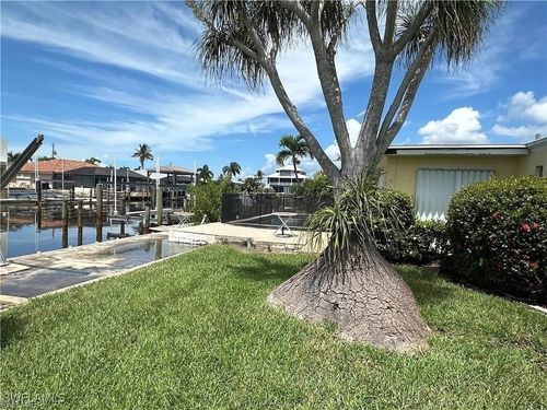 12 Bayview Blvd, FORT MYERS BEACH, FL, 33931-4506 | Card Image