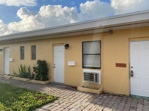 2-3300 Broadway, West Palm Beach, FL, 33407-4873 | Card Image