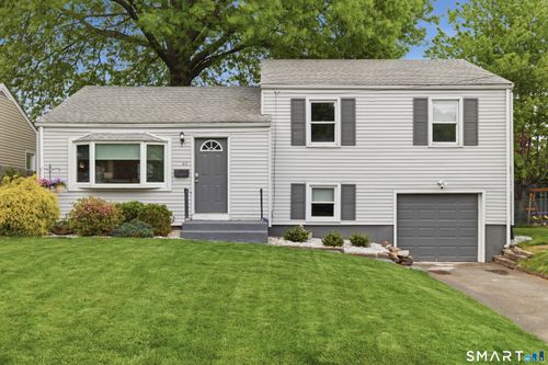 40 Pine St, Newington, CT, 06111-2732 | Card Image