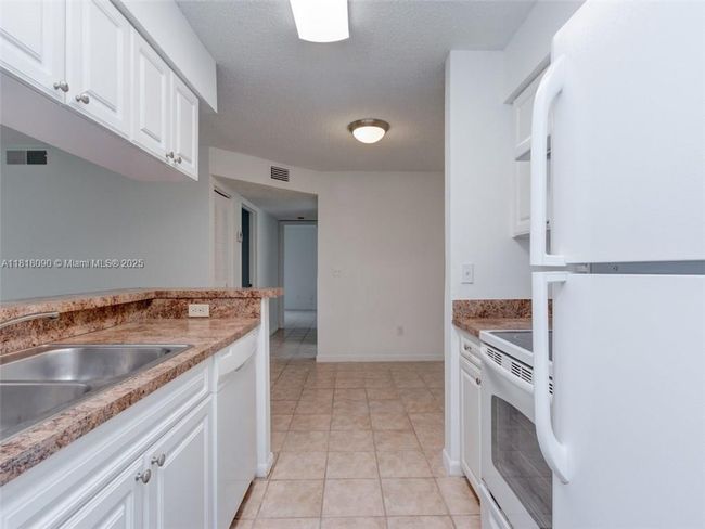APT-707 - 1235 Sw 46 Th Ave, Condo with 2 bedrooms, 1 bathrooms and null parking in Pompano Beach FL | Image 4