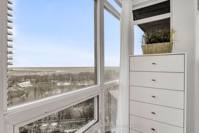 1701 - 231 Fort York Blvd, Condo with 2 bedrooms, 1 bathrooms and 1 parking in Toronto ON | Image 22