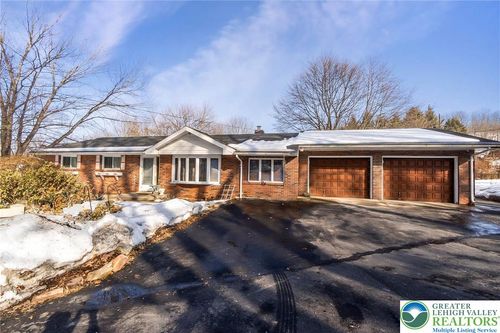 5547 Roosevelt St, Whitehall, PA, 18052-1207 | Card Image