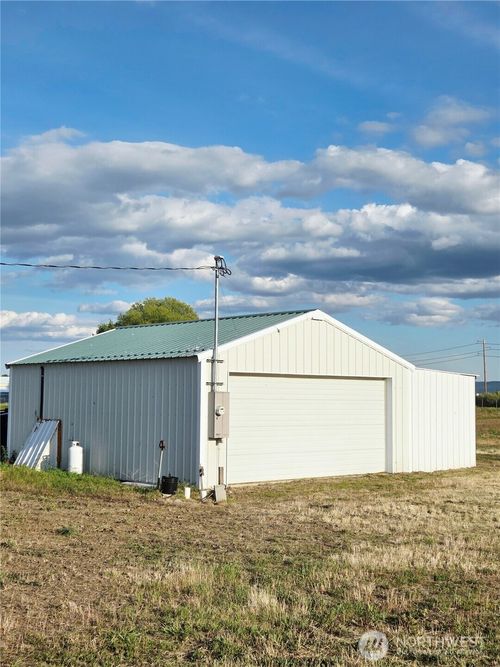 300 Wade Rd, Thorp, WA, 98946-9555 | Card Image