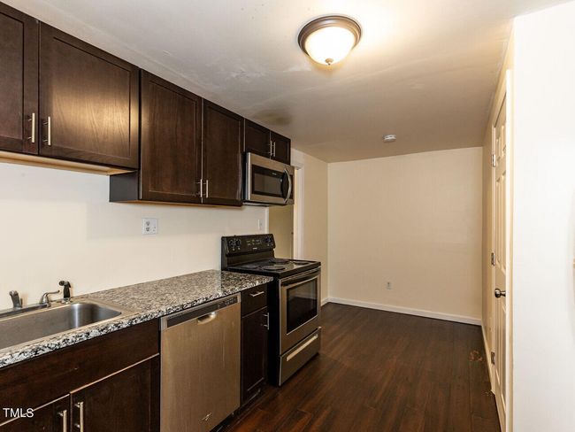 025-1280x960-basement-unit-kitchen | Image 25