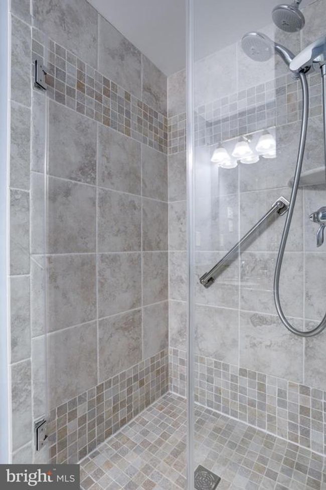 8801 Aquary Ct, House other with 5 bedrooms, 4 bathrooms and null parking in SPRINGFIELD VA | Image 20