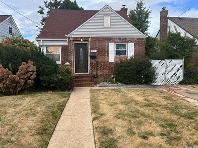 12 - 116-12 237th Street, House other with 3 bedrooms, 2 bathrooms and null parking in Elmont NY | Image 1