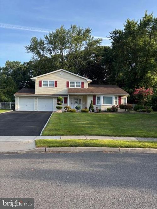 22 Tuscarora Cir, Old Bridge, NJ, 08857-1821 | Card Image