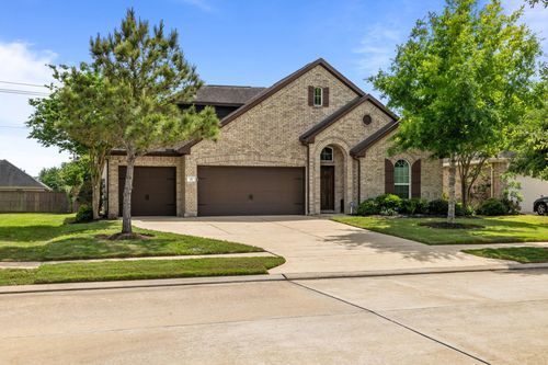 211 Meadow Ridge Way, Clute, TX, 77531-2263 | Card Image