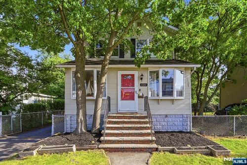 120 E Johnson Ave, Bergenfield, NJ, 07621-1819 | Card Image