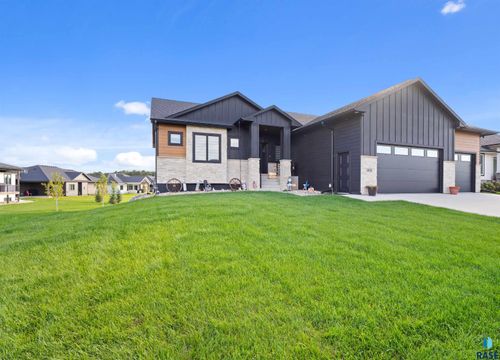 408 N Wildcat Dr, Sioux Falls, SD, 57110-6338 | Card Image