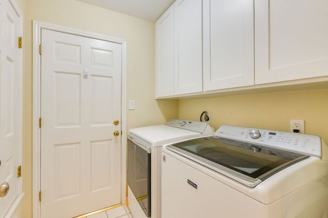 Indoor laundry room | Image 26