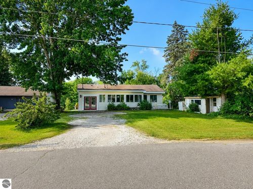 1215 Mckimmy Drive, Beaverton, MI, 48612 | Card Image