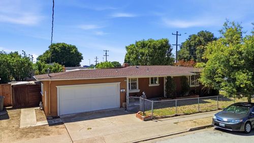 2495 Gloria Way, East Palo Alto, CA, 94303-1122 | Card Image