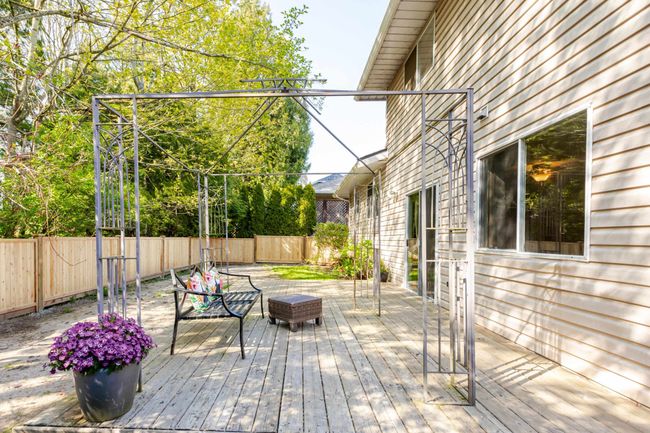 1015 163 St, House other with 3 bedrooms, 3 bathrooms and 6 parking in Surrey BC | Image 29
