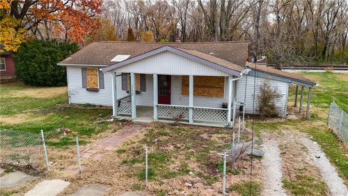 112 E 8th St, Tilton, IL, 61833-7810 | Card Image