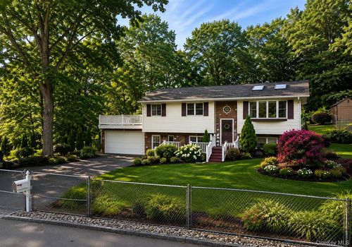 9 Kingsville Dr, Monroe, NY, 10950-2308 | Card Image