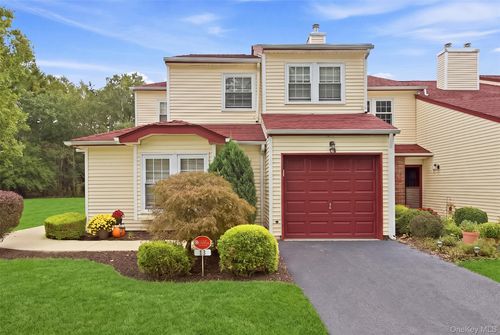 13 Hancock Ct, Coram, NY, 11727-1660 | Card Image