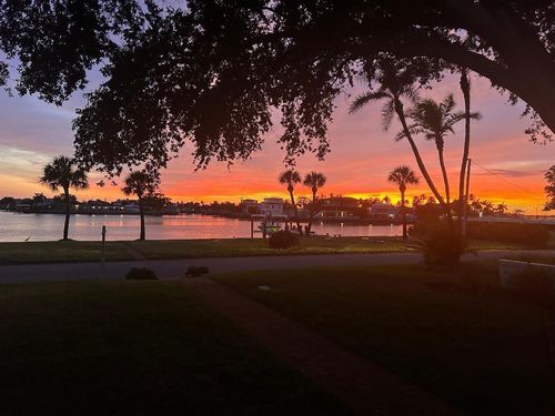 110 Sunset Dr S, ST PETERSBURG, FL, 33707-1130 | Card Image