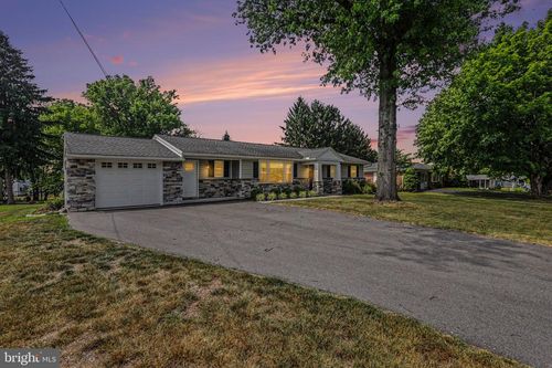 8 Longview Dr, MECHANICSBURG, PA, 17050-2721 | Card Image