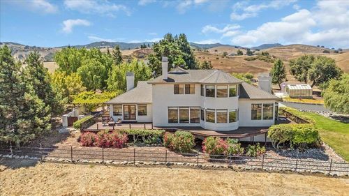 275 Nicholson Dr, Hollister, CA, 95023-9657 | Card Image