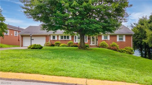3945 Palisades Dr, Weirton, WV, 26062-4326 | Card Image