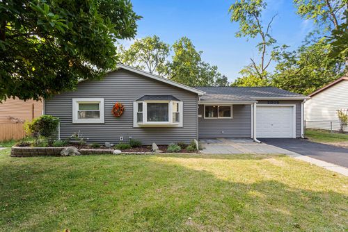 2005 E Country Squire Dr, Urbana, IL, 61802-5509 | Card Image