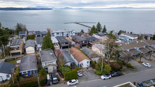 15170 Beachview Avenue, House other with 4 bedrooms, 2 bathrooms and 2 parking in White Rock BC | Image 32
