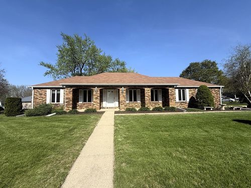 300 Fieldstone Ln, Dixon, IL, 61021-3288 | Card Image