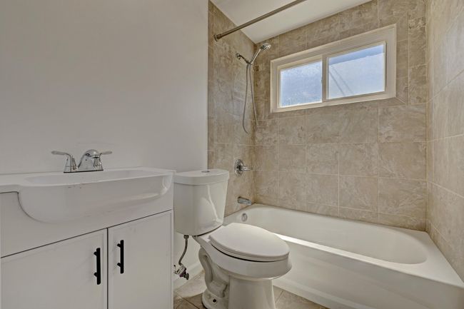 19) Bathroom | Image 32
