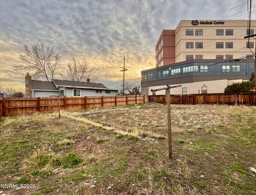 990 Kirman Ave, Reno, NV, 89502-2654 | Card Image