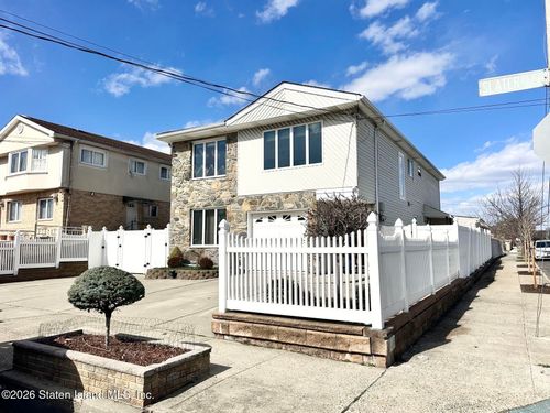 197 Slater Blvd, Staten Island, NY, 10305-3217 | Card Image