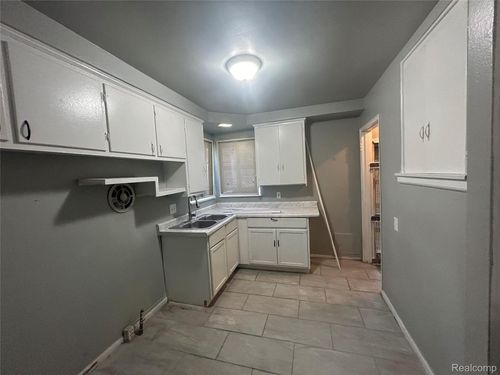 9961 Vaughan St, Detroit, MI, 48228-1376 | Card Image