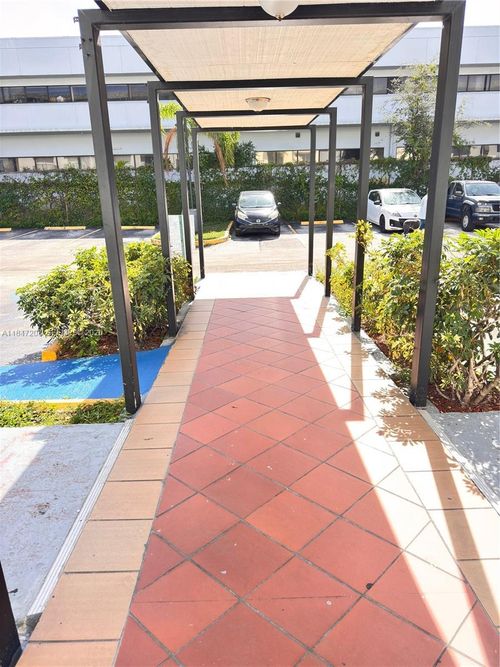 207-16450 Nw 2nd Ave, Miami, FL, 33169-6016 | Card Image