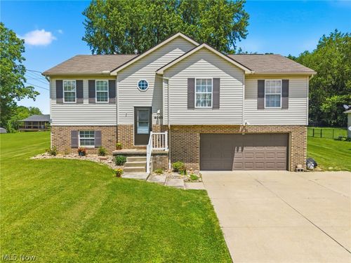 6055 Apple St, Louisville, OH, 44641-9468 | Card Image