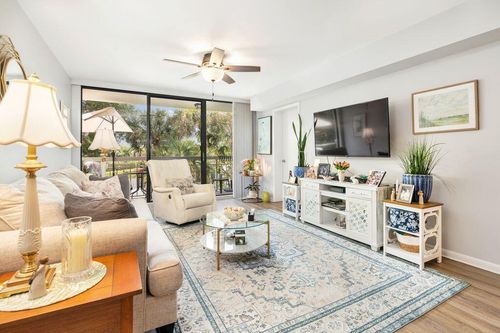 305-2401 Village Blvd, West Palm Beach, FL, 33409-7306 | Card Image