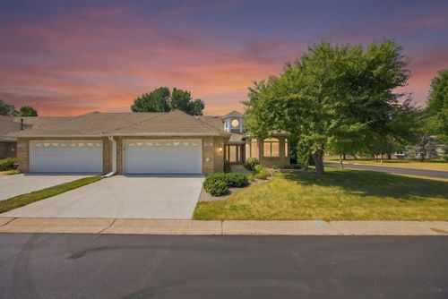 1264 Silverthorn Dr, Shoreview, MN, 55126-5637 | Card Image