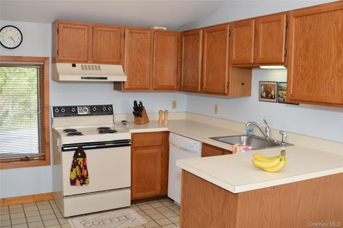 17a-17 Windham Ridge Rd, Windham, NY, 12496-5748 | Card Image