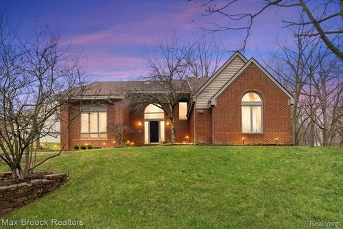 2295 Shore Hill Dr, West Bloomfield, MI, 48323-1967 | Card Image