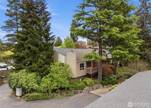 790 Madison Ave N, Bainbridge Island, WA, 98110-1792 | Card Image