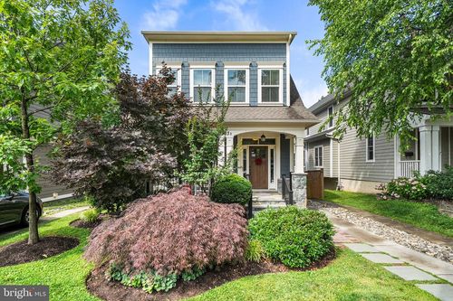 b-1203B Lincoln Ave, FALLS CHURCH, VA, 22046-2532 | Card Image