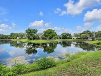 2084 E Discovery Circle, House other with 2 bedrooms, 2 bathrooms and null parking in Deerfield Beach FL | Image 2