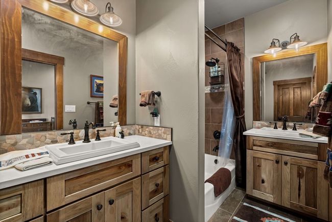 115 Trophy Oak Pt, Home with 5 bedrooms, 5 bathrooms and 3 parking in Fredericksburg TX | Image 34