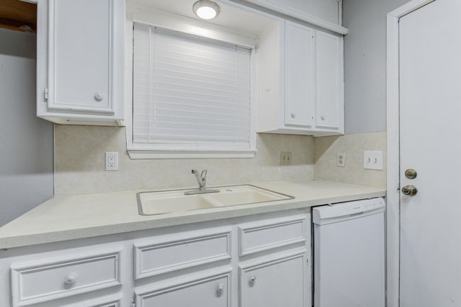 1311 80 Th St, Home with 6 bedrooms, 4 bathrooms and null parking in Lubbock TX | Image 7