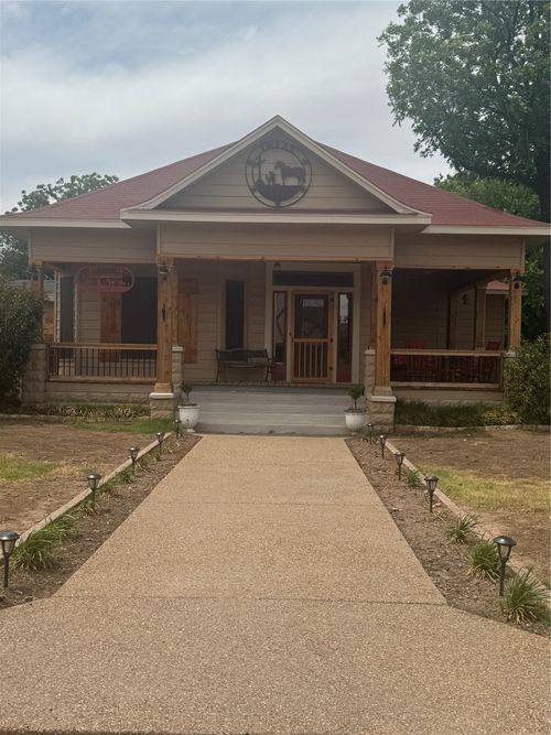 400 Cain Street, Quanah, TX, 79252 | Card Image
