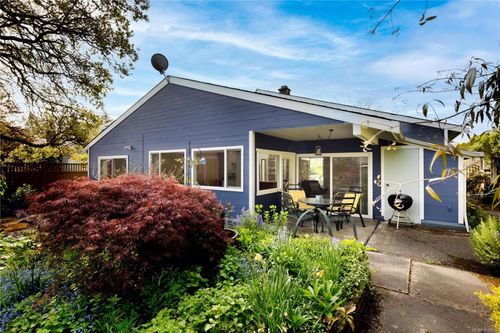 4395 Robinwood Dr, Victoria, BC, V8N5R7 | Card Image