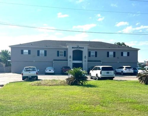 17-4854 Pontchartrain Dr, Slidell, LA, 70458-5822 | Card Image